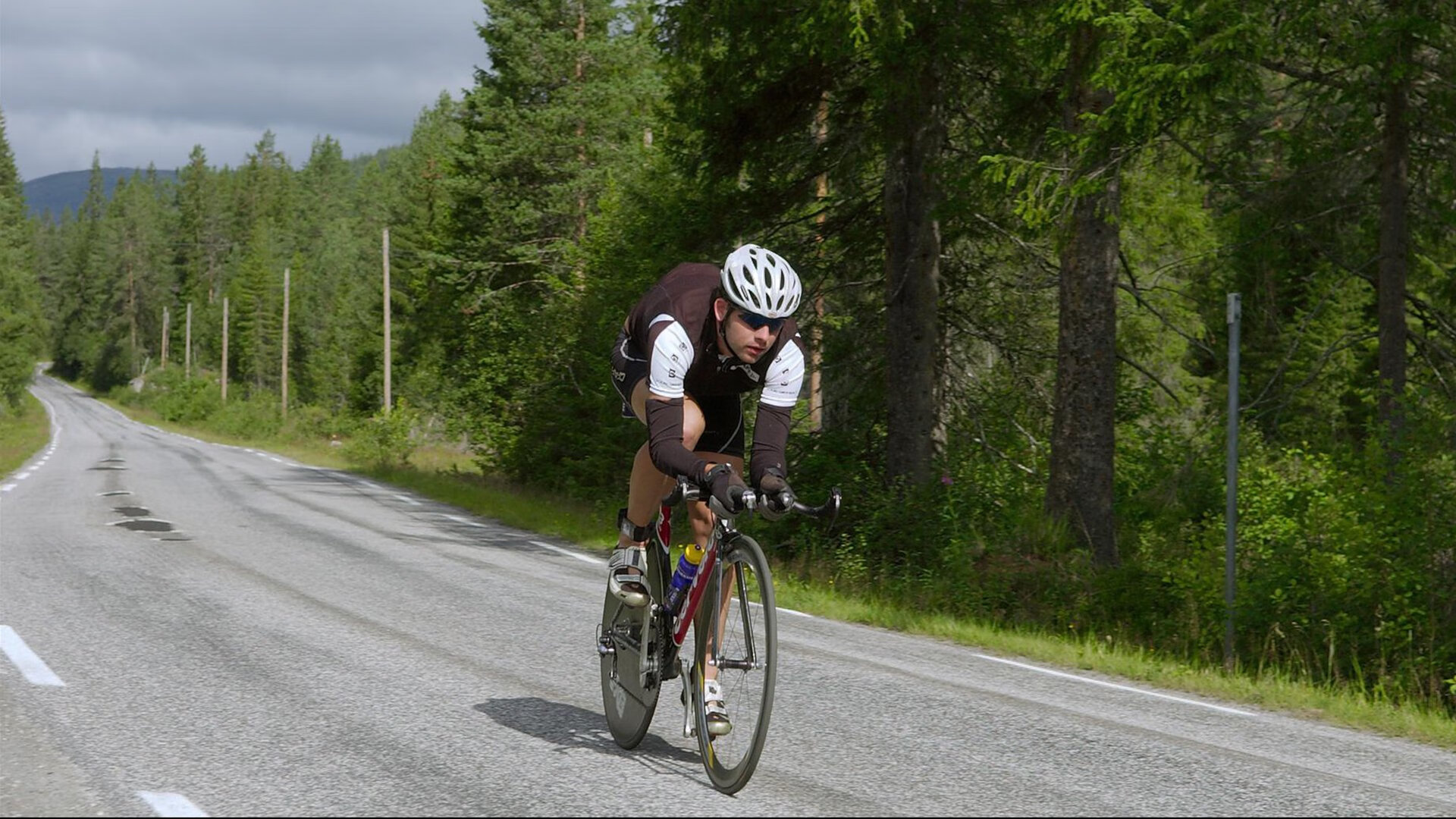 _光影灯光跑：夜晚城市的运动奇幻之旅_，2020灯光影像图